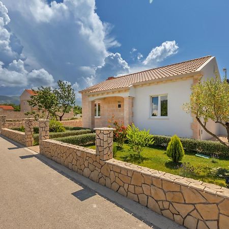 Apartment Holiday Home Doma, Cilipi Near Dubrovnik חדר תמונה